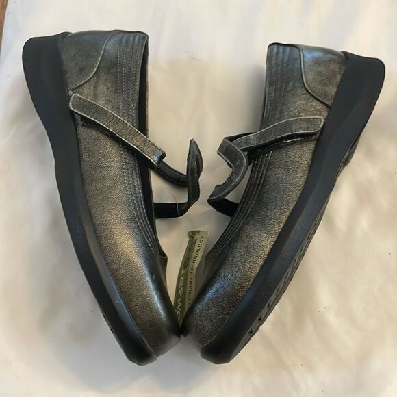 APEX WOMENS MARY JANE STYLE PEWTER SHOES.   NEW WITH TAGS - Picture 3 of 13